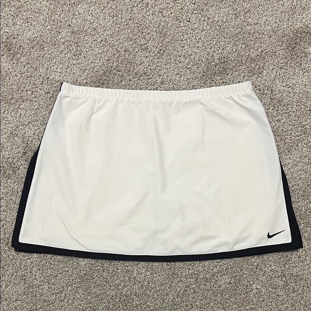 Nike Women's White and Black Tennis Skirt